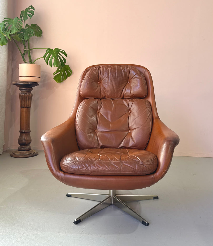 HW Klein Swivel Chair in Leather