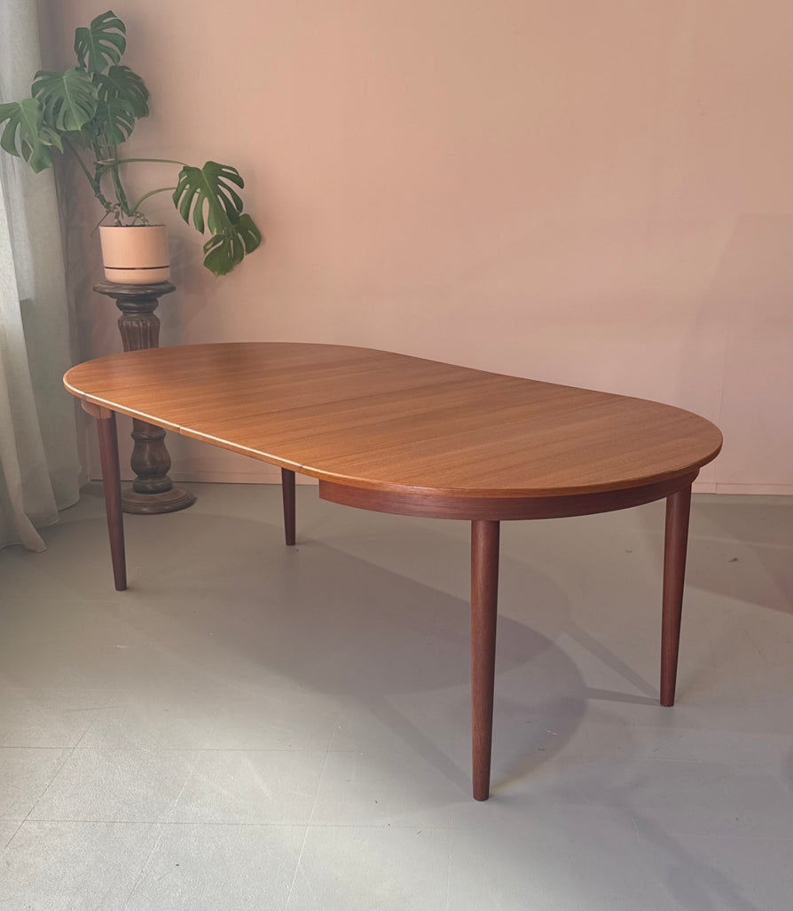 Round Danish Extension Dining Table in Teak
