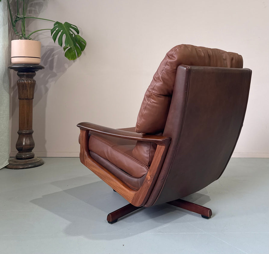 Tessa T21 Swivel Lounge Chair in Brown Leather