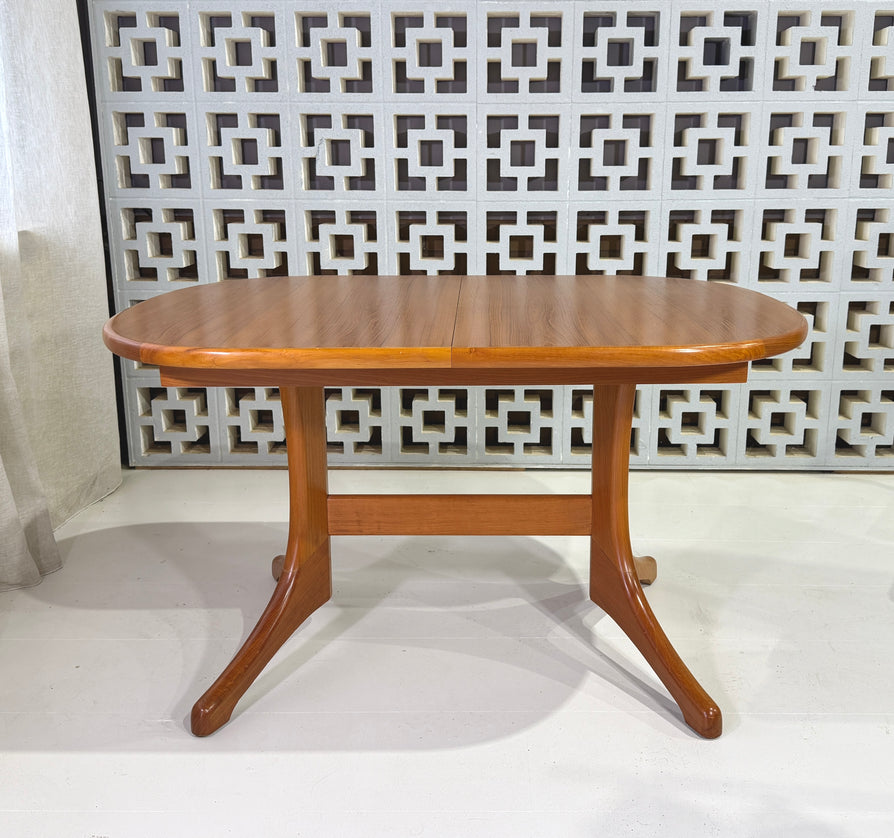 1980s Oval Extension Dining Table by Noblett