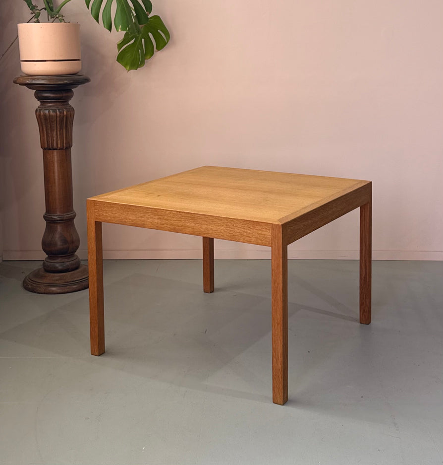 Hans Wegner Coffee / Corner Table Table in Oak