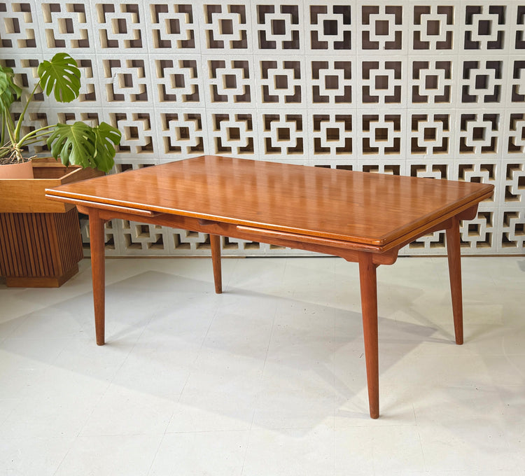 Hans J Wegner AT310 Extension Dining Table