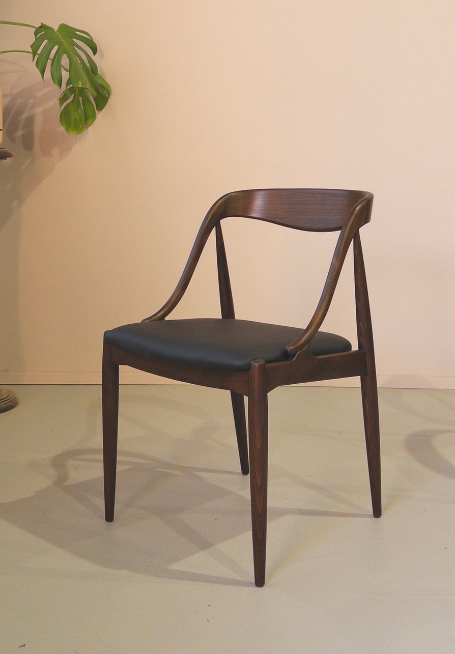 Four Johannes Andersen Model 16 Dining Chairs