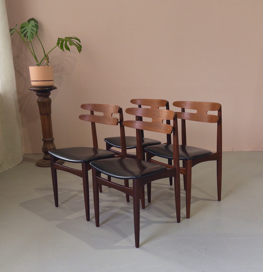 Set of Four Johannes Andersen Model 178 Dining Chairs in Teak