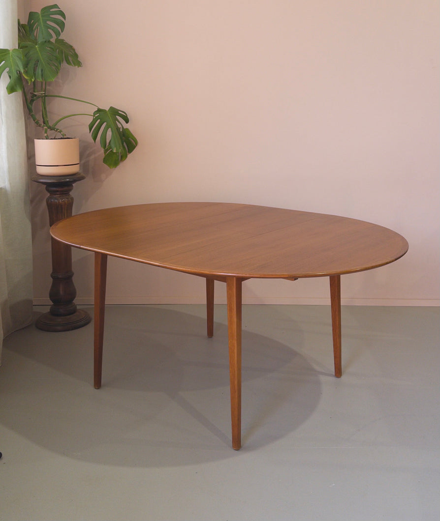 Round Mid-Century Extension Dining Table in Teak