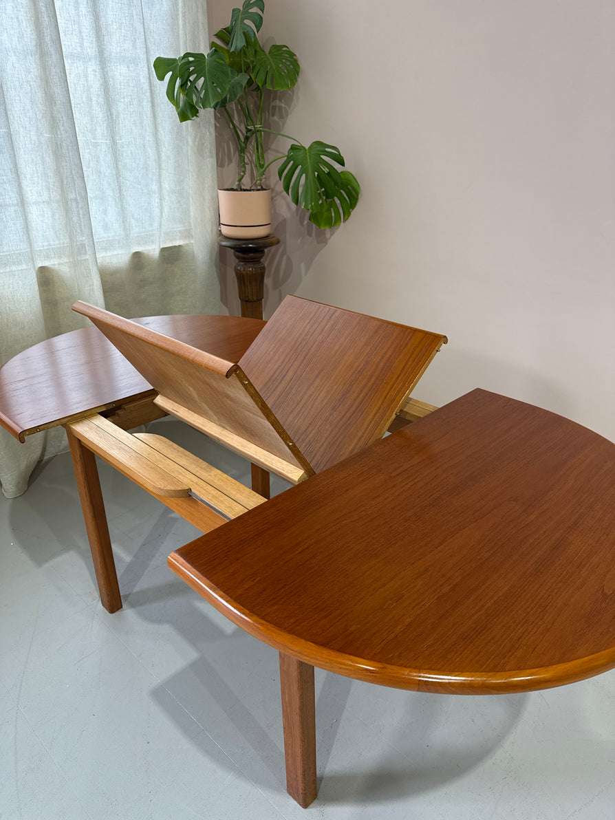 1970s Oval Extension Dining Table by Chiswell