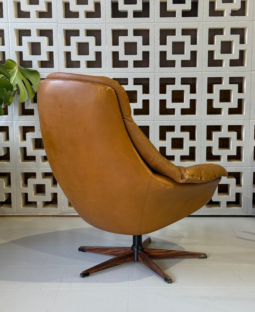 HW Klein Swivel Chair in Tan Leather