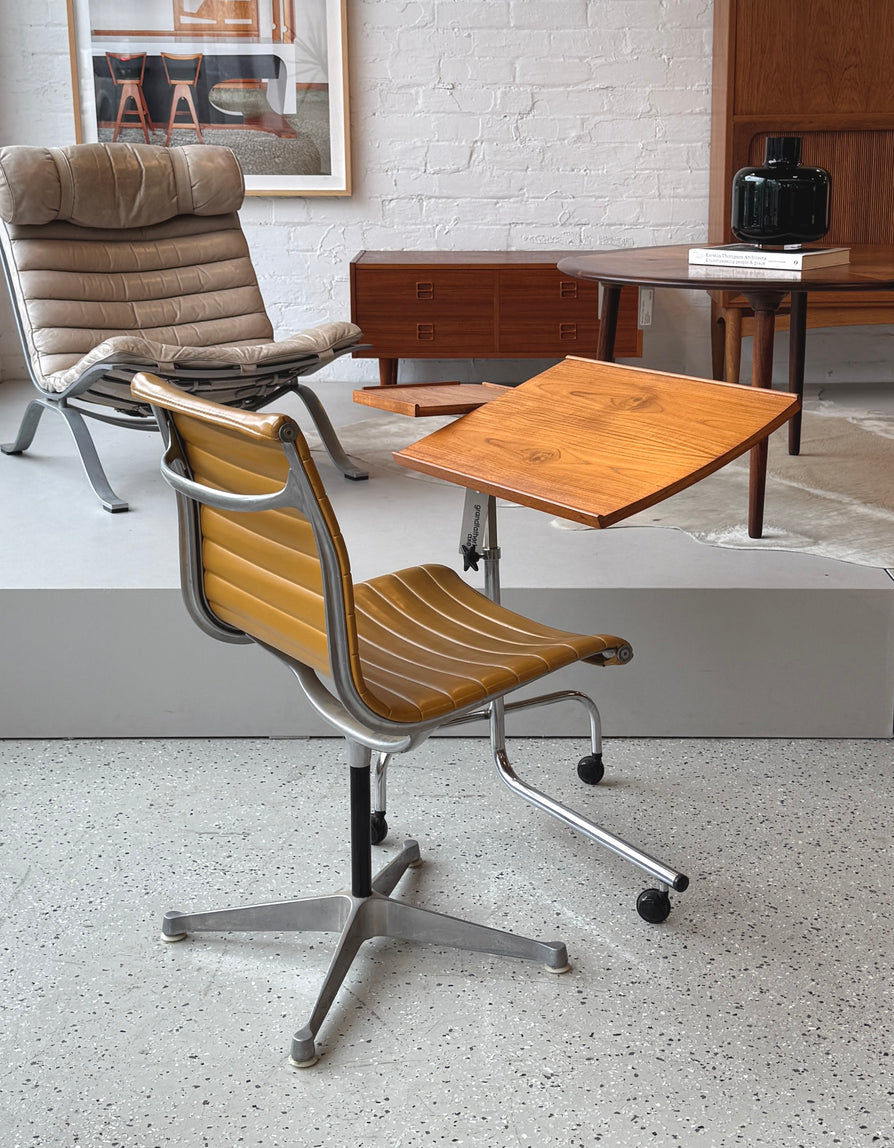 Early Model Eames for Herman Miller Aluminium EA105 Group Chair
