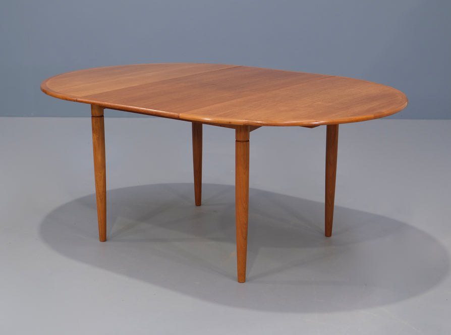Round Mid-Century Extension Dining Table in Teak