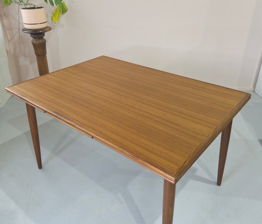 Rodd Extension Dining Table in Blackbean