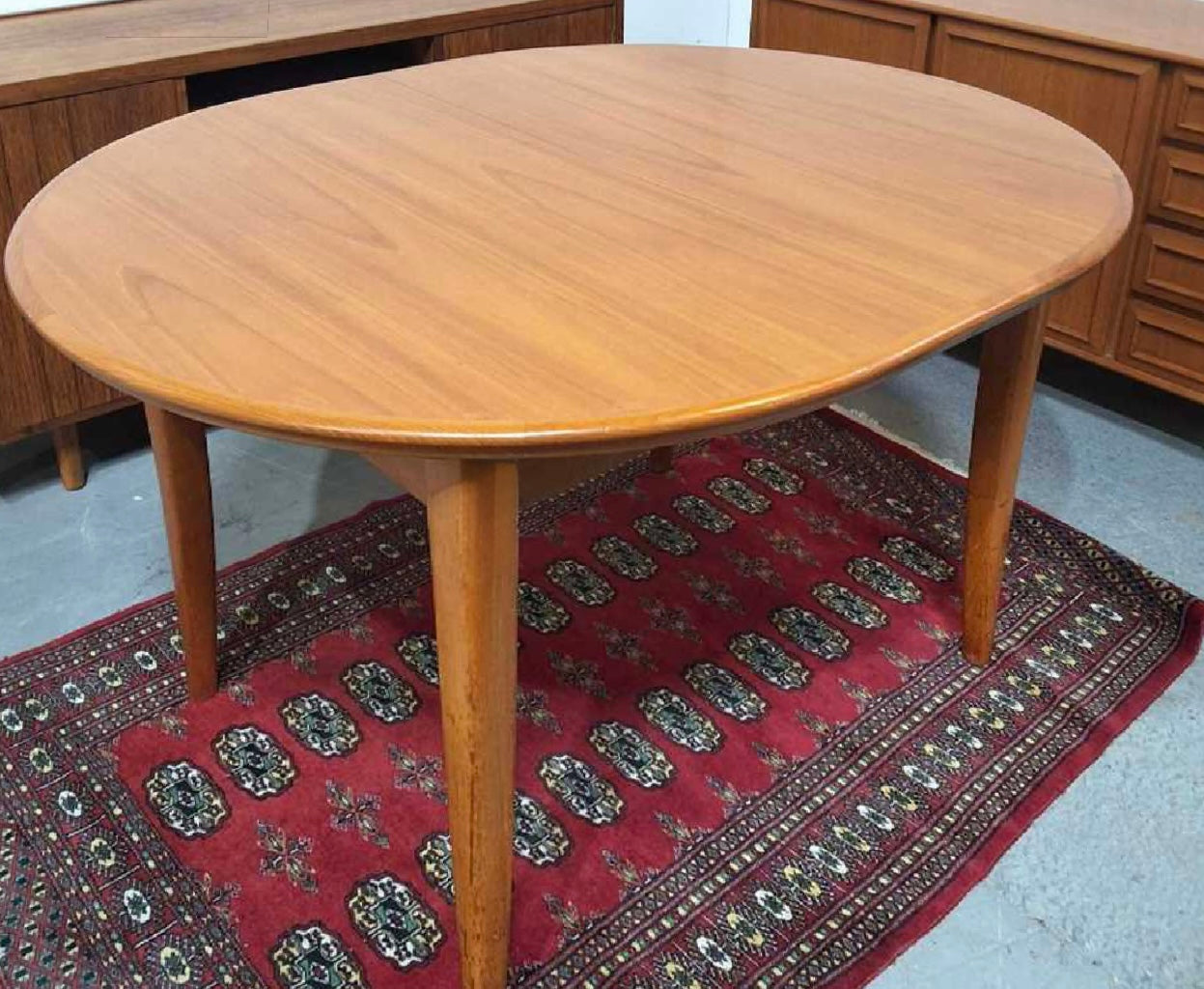 Mid-Century Oval Extension Dining Table