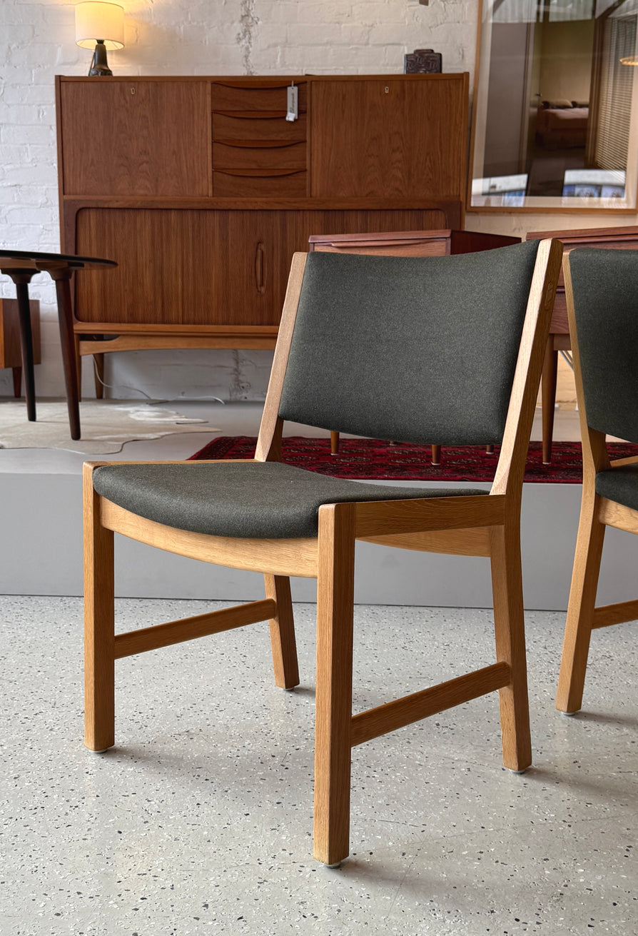 Set of Six Hans Wegner for Johannes Hansen Dining Chairs in Oak