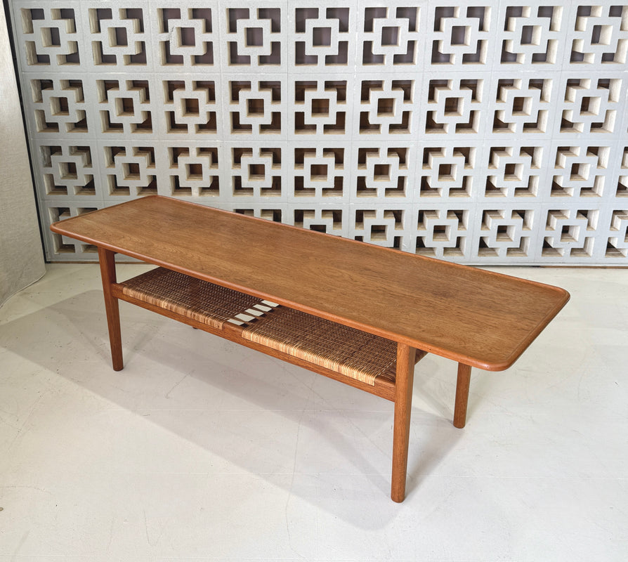 Hans Wegner AT-10 Coffee Table in Teak & Oak