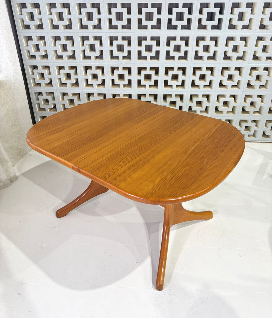 1980s Oval Extension Dining Table by Noblett