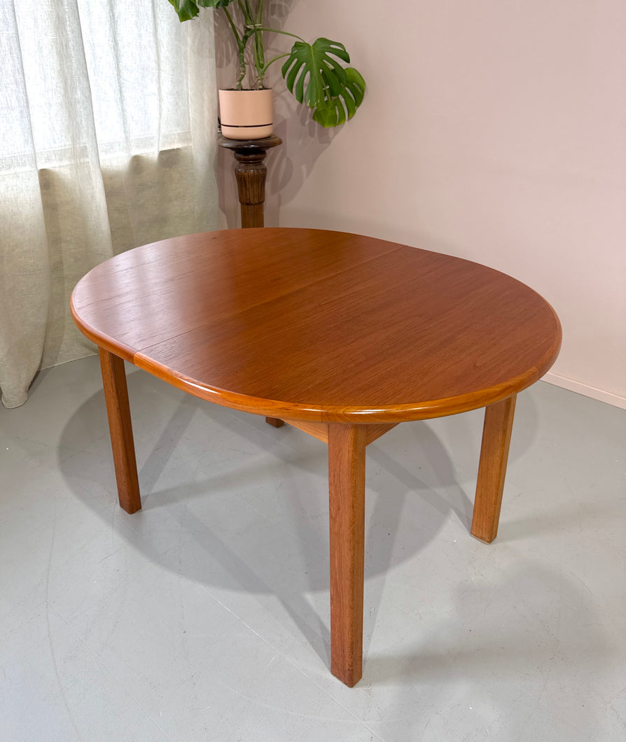 1970s Oval Extension Dining Table by Chiswell