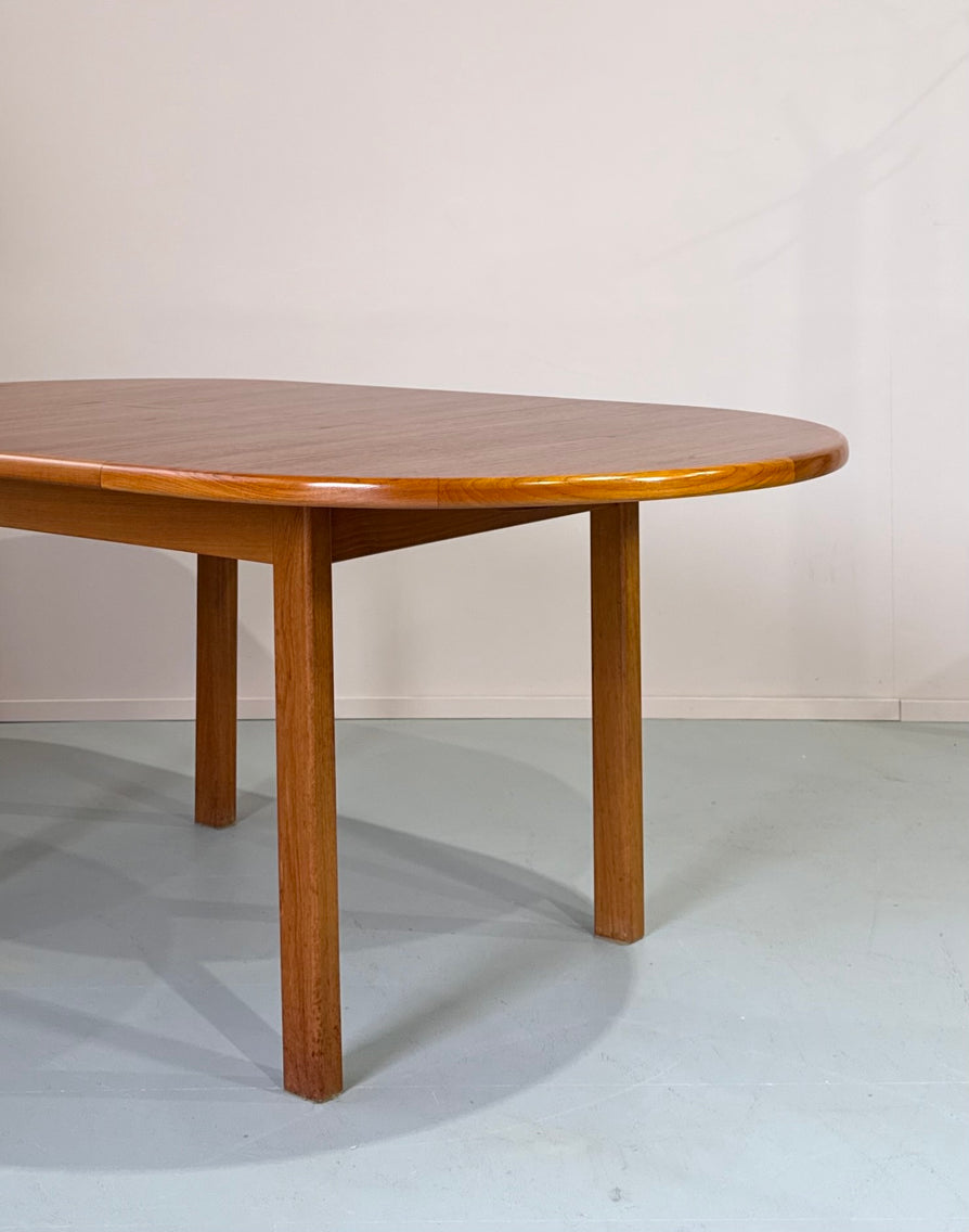 1970s Oval Extension Dining Table by Chiswell