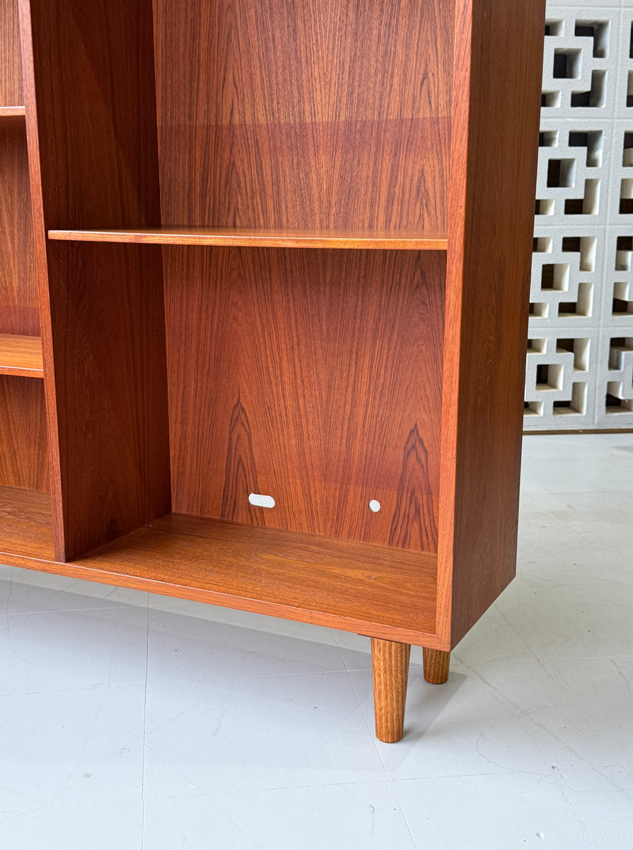 Model Nr. 6 Omann Jun Bookcase in Teak