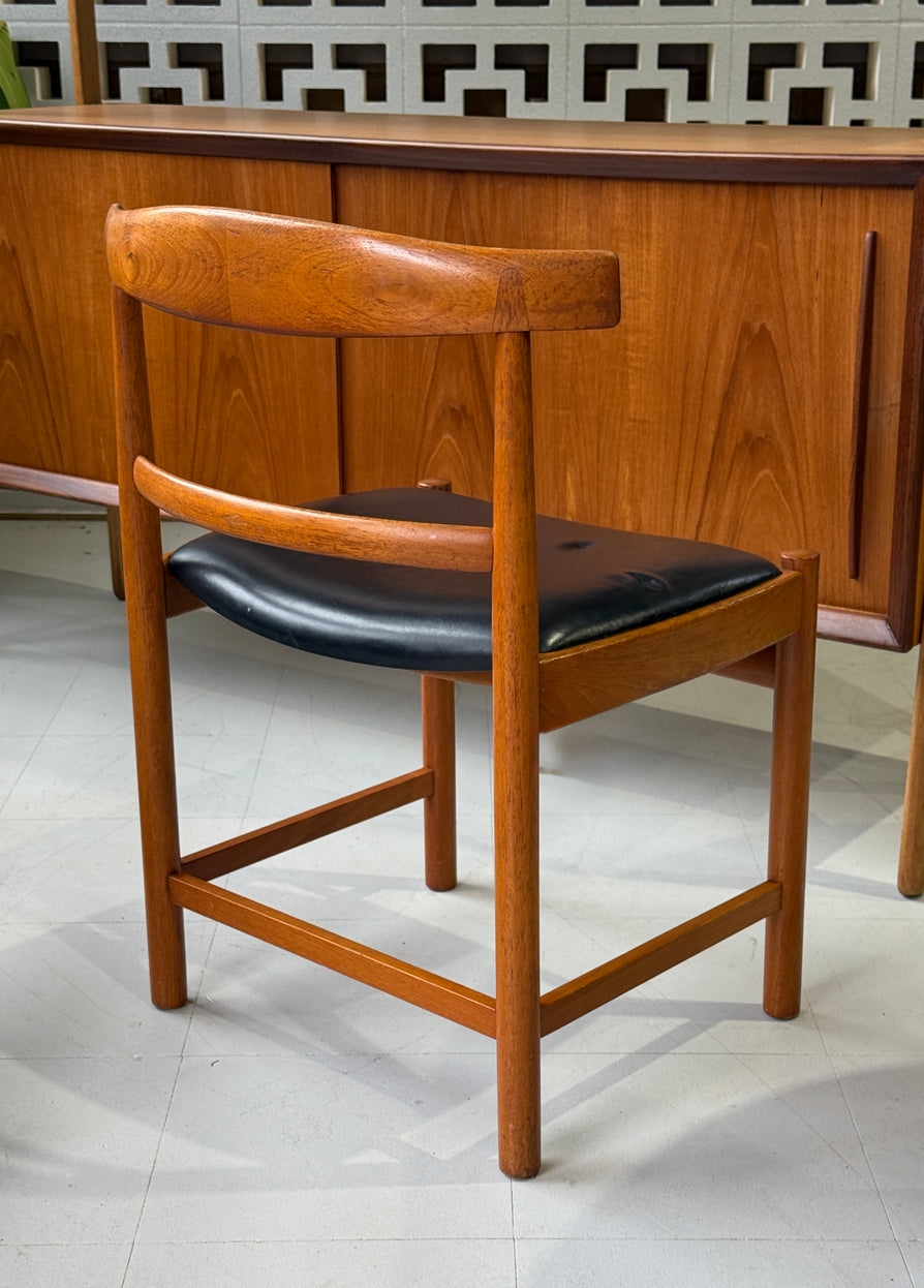 Set of Six Søborg Møbelfabrik Dining Chairs in Teak