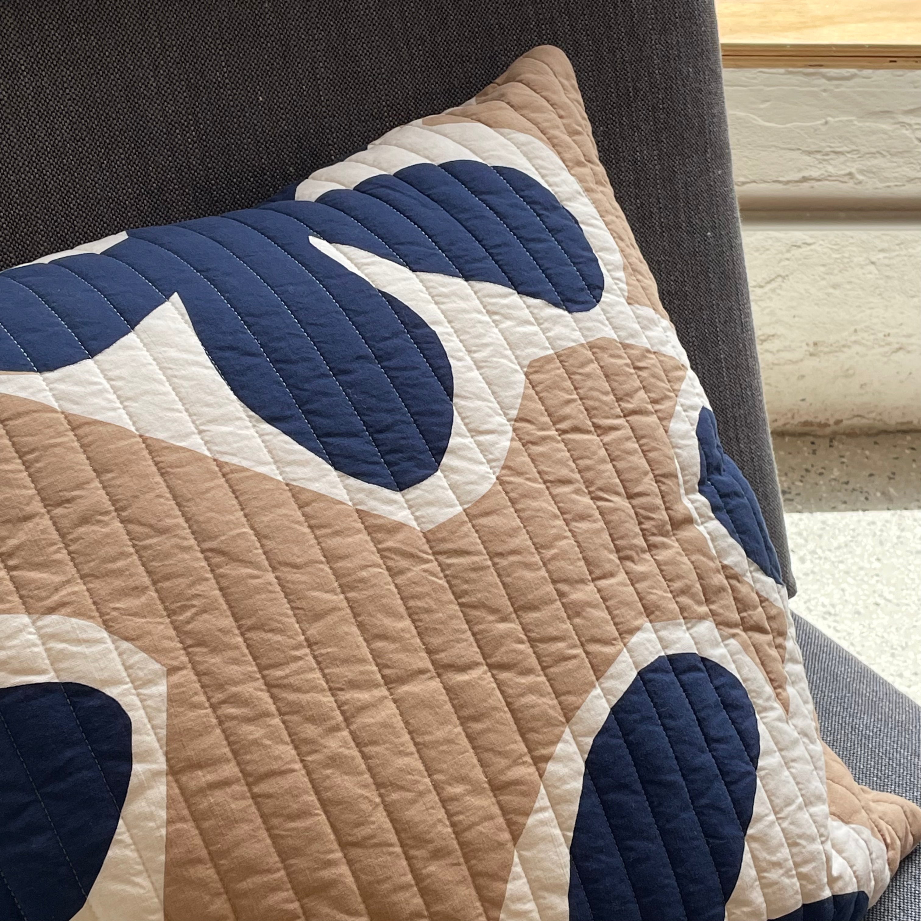 Marimekko Kevätkiuru Pillow