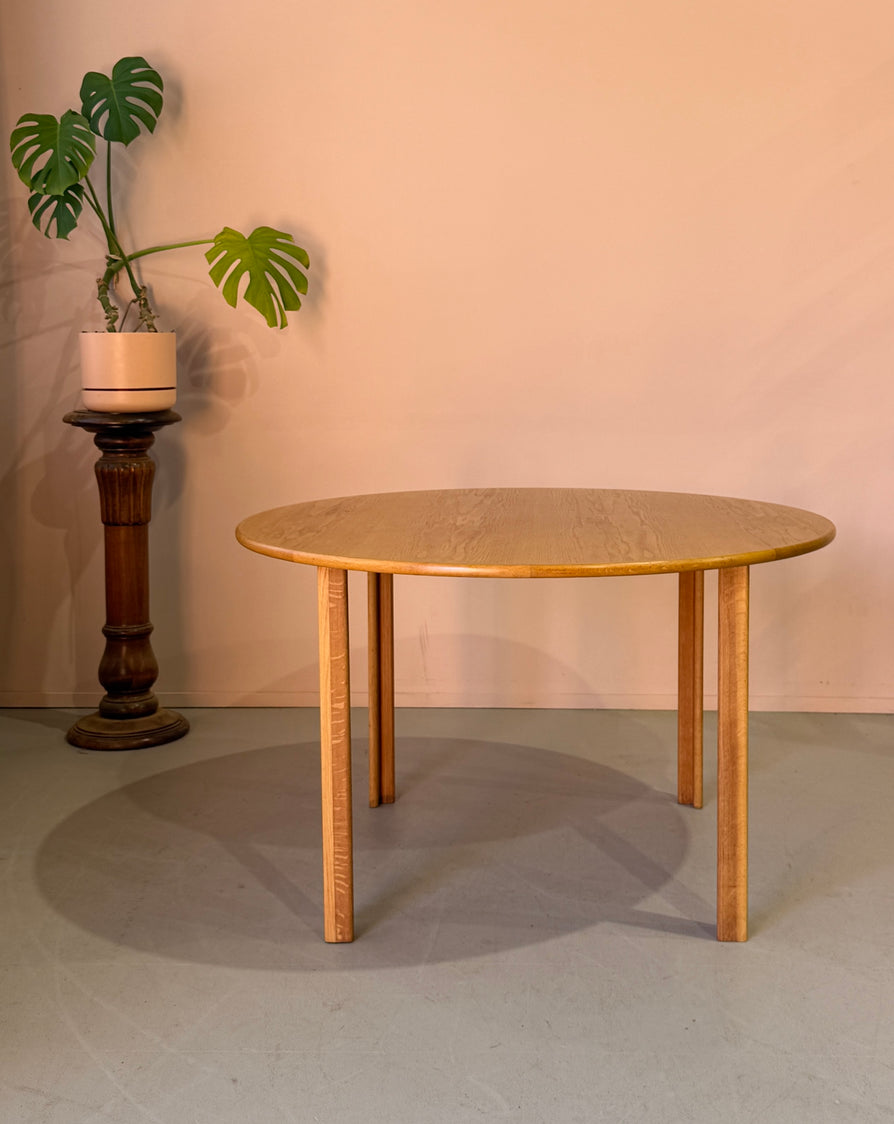 Round Danish Dining Table in Oak