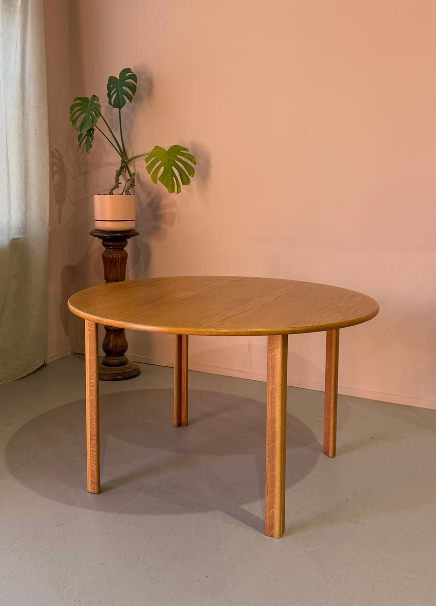 Round Danish Dining Table in Oak