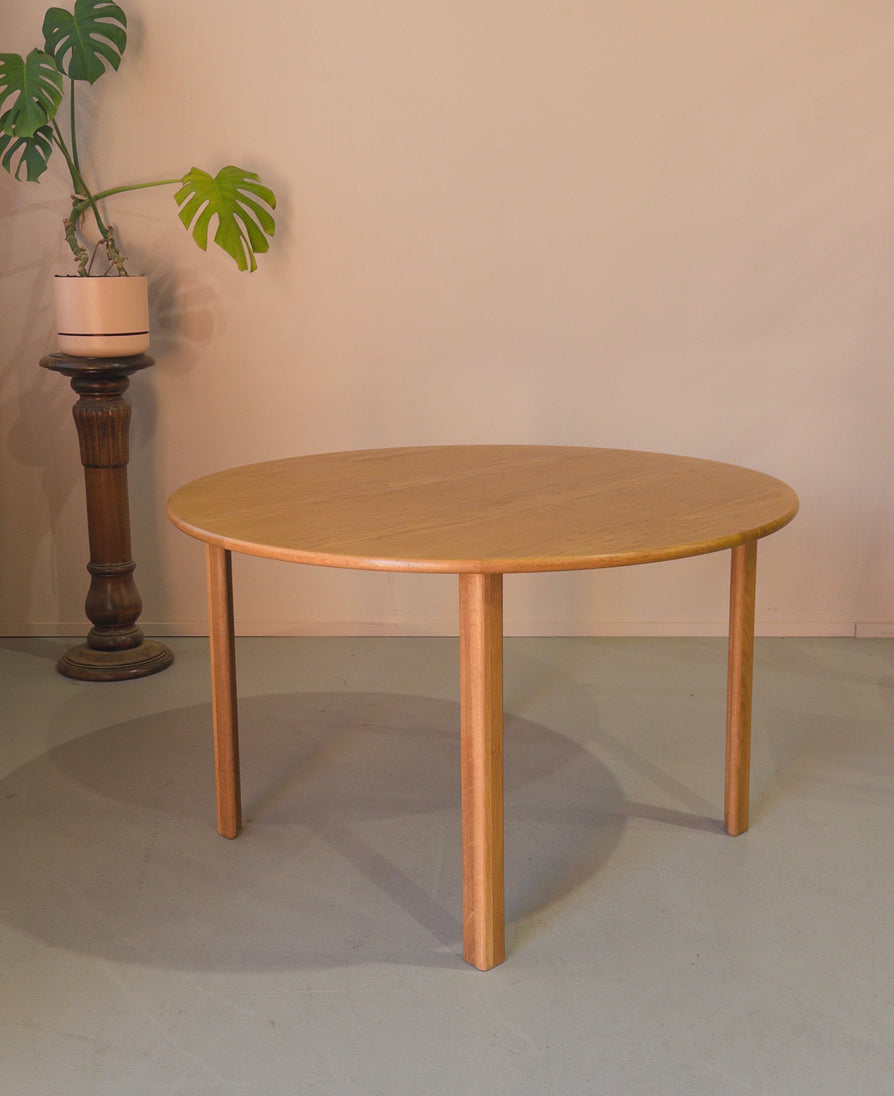 Round Danish Dining Table in Oak