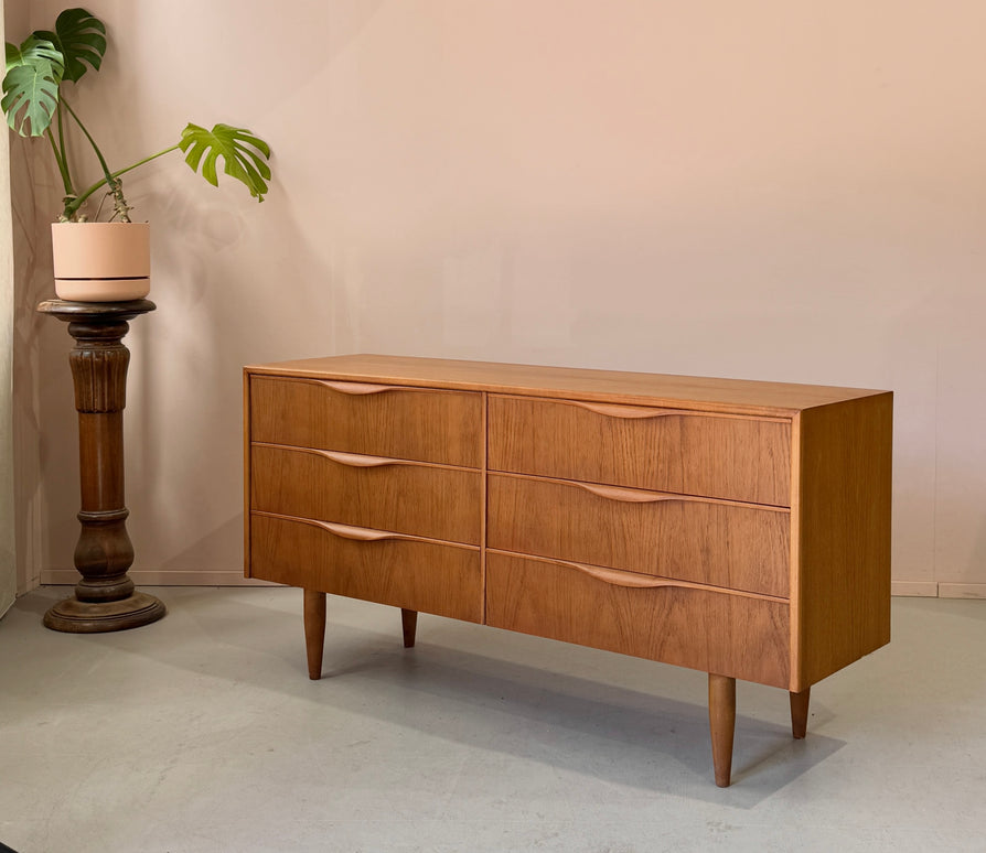 Chest of Drawers in Teak