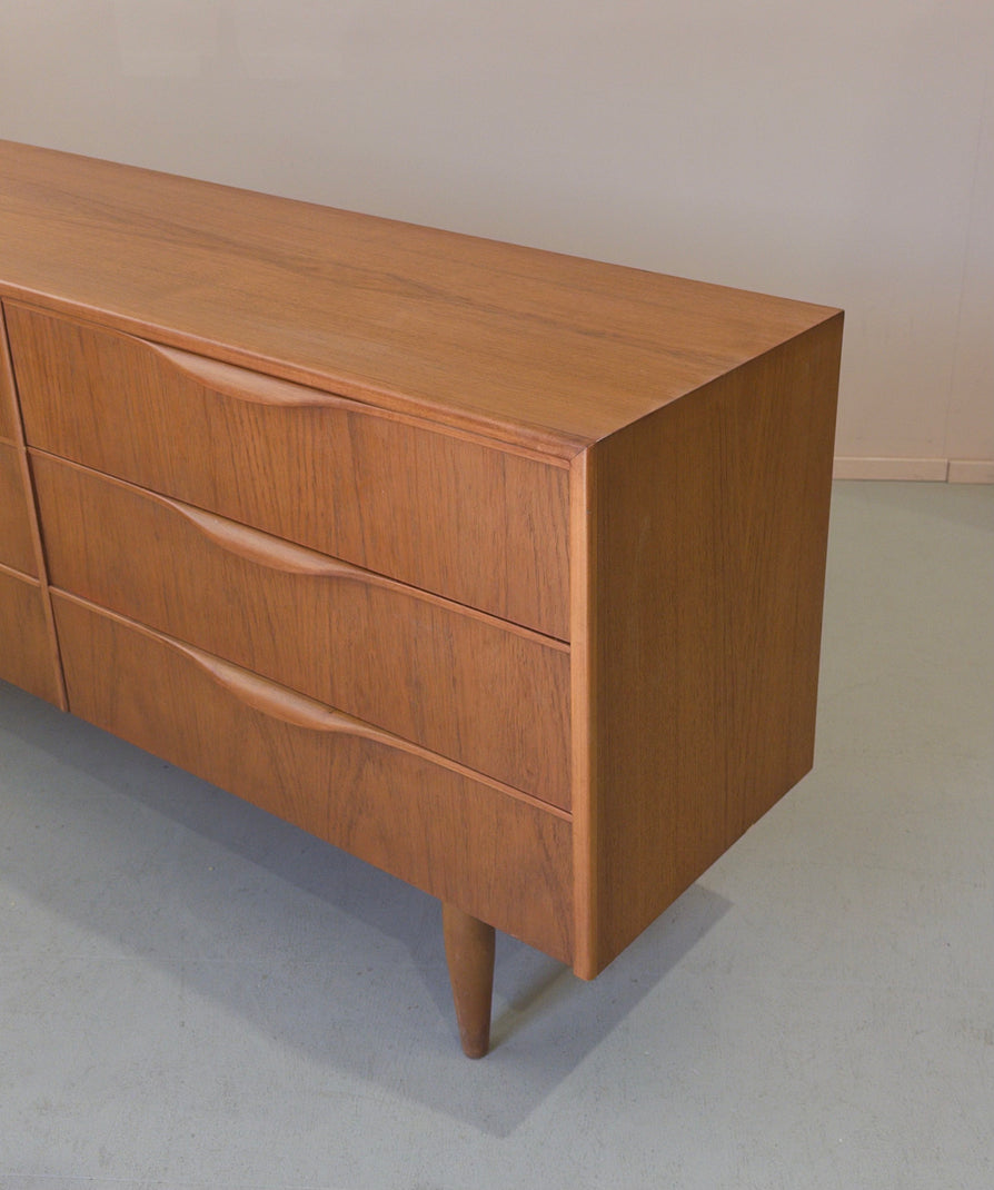Chest of Drawers in Teak