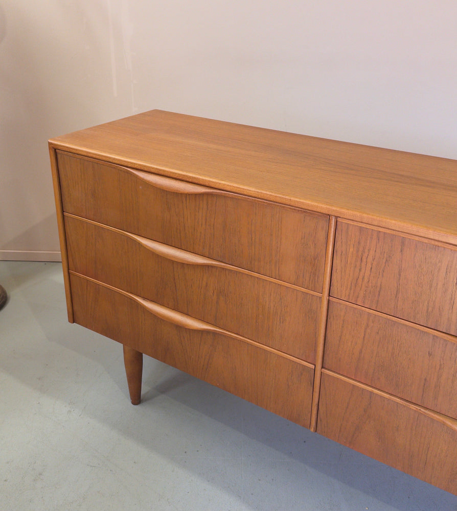 Chest of Drawers in Teak