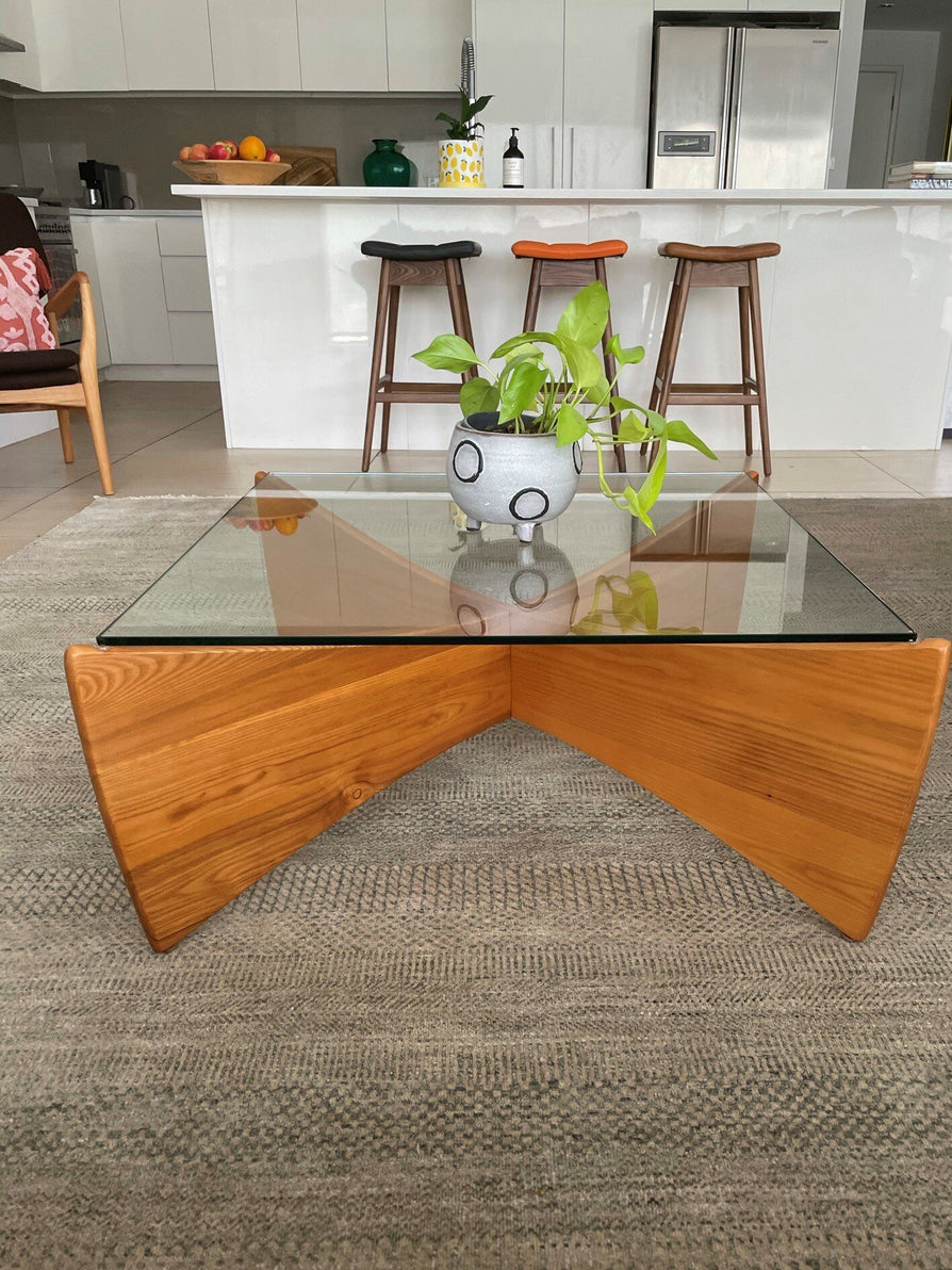 TH Brown Venus Coffee Table in Teak Finish