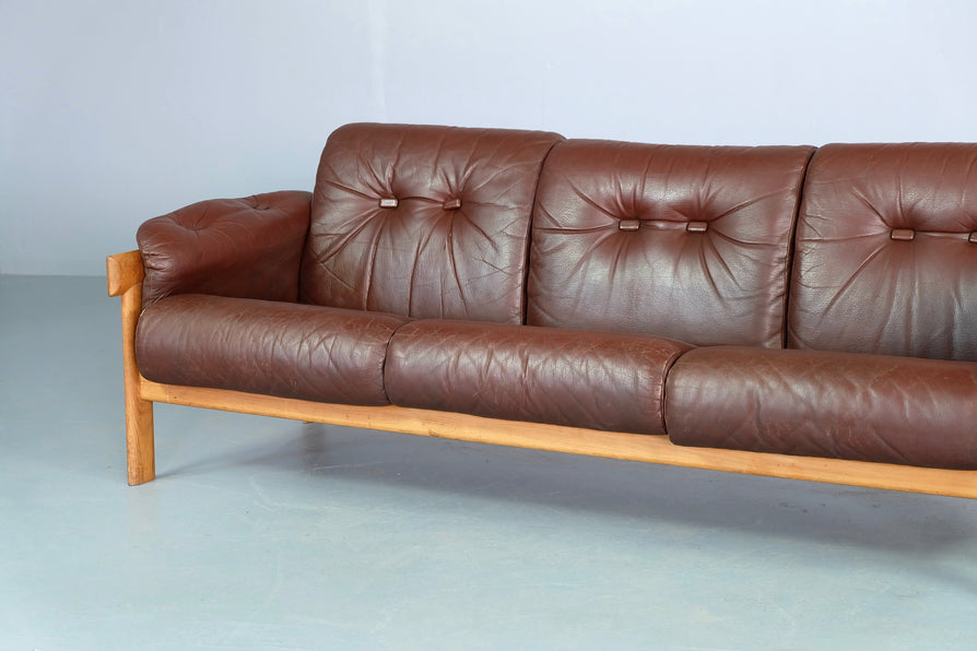 HW Klein Sofa in European Oak