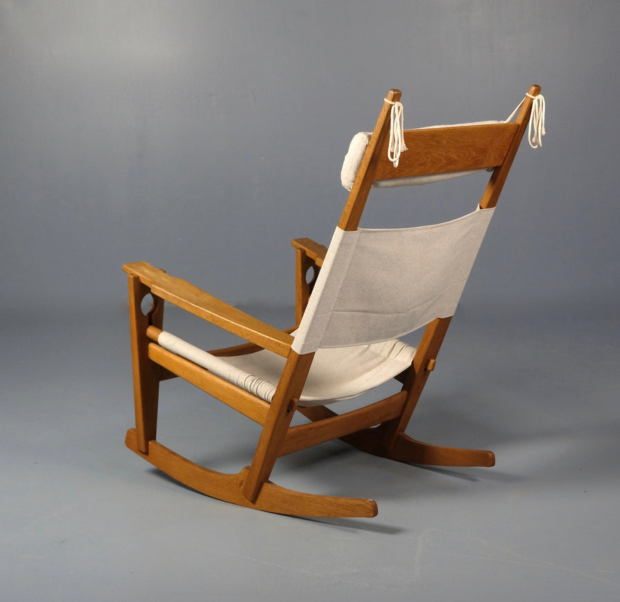 Hans Wegner GE-673 "Keyhole" Rocking Chair