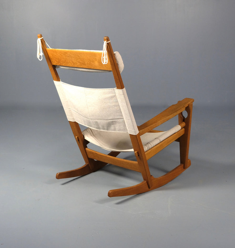 Hans Wegner GE-673 "Keyhole" Rocking Chair