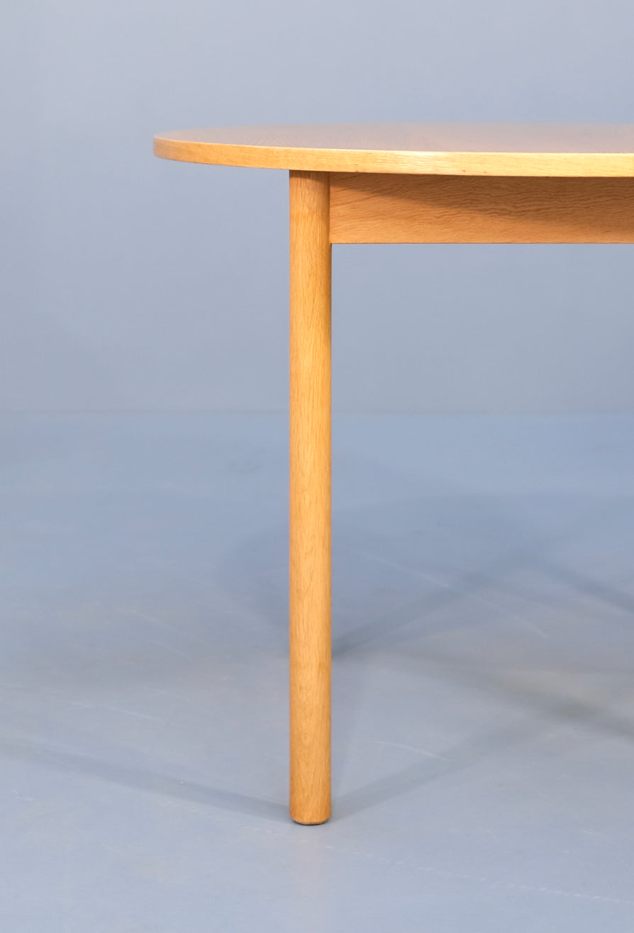 Round Danish Dining Table in Oak