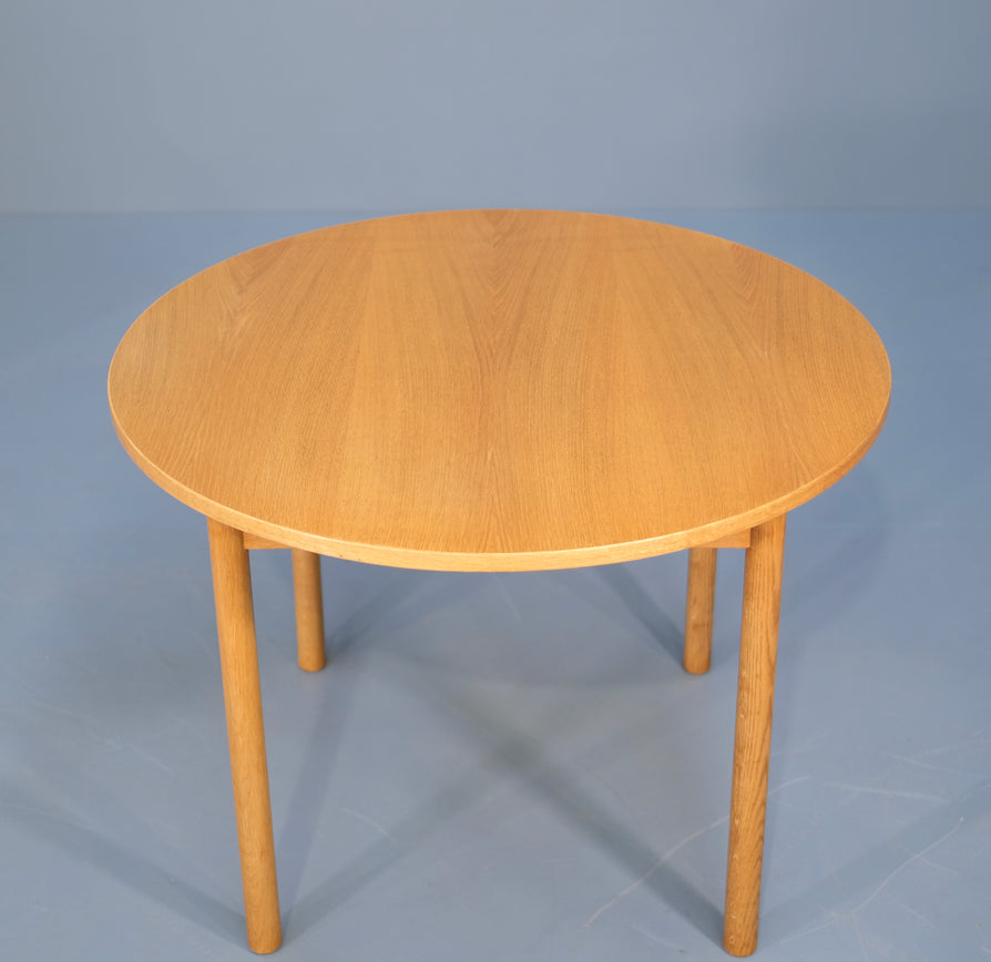 Round Danish Dining Table in Oak