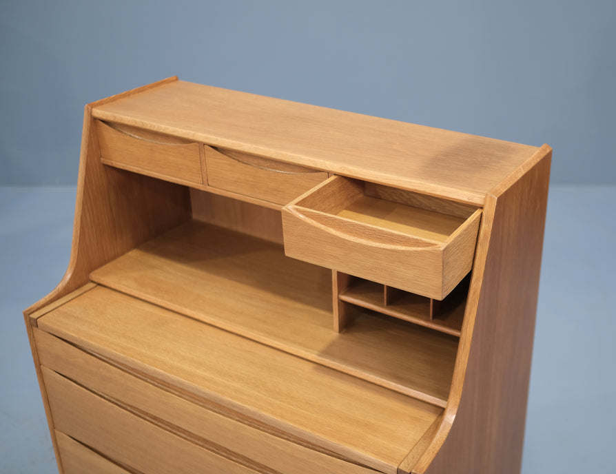 Arne Vodder Bureau / Dresser in Oak