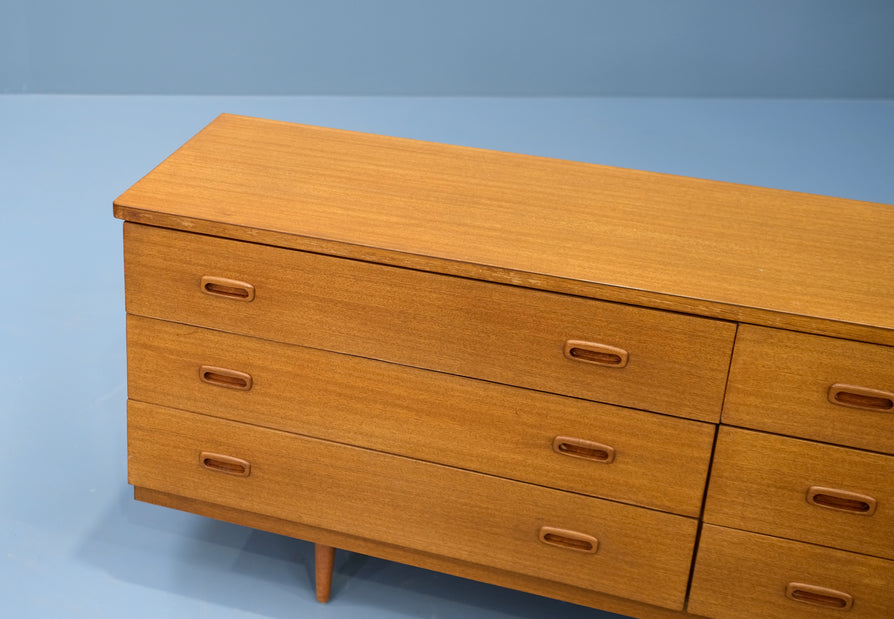 Mid-Century Chest of Drawers / Sideboard
