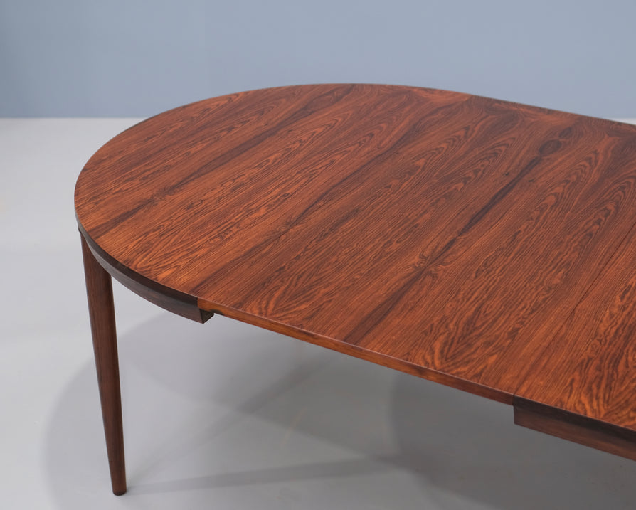 Round Danish Extension Dining Table in Rosewood