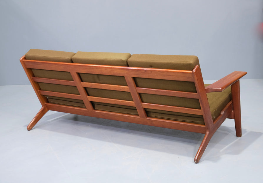Hans Wegner GE290 Plank Sofa in Original Wool