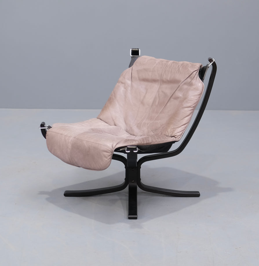 Low-back Falcon Chair in Grey Leather (2103FJ045)