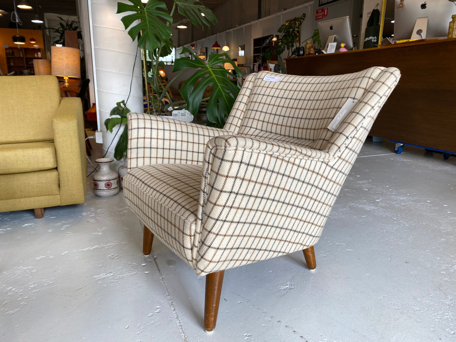 Illum Wikkelsø Lounge Chair in Original Fabric